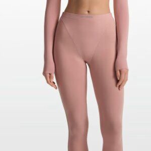 NikeSKIMS WEIGHTLESS LAYERS V-LINE 26" LEGGING | HIMALAYAN